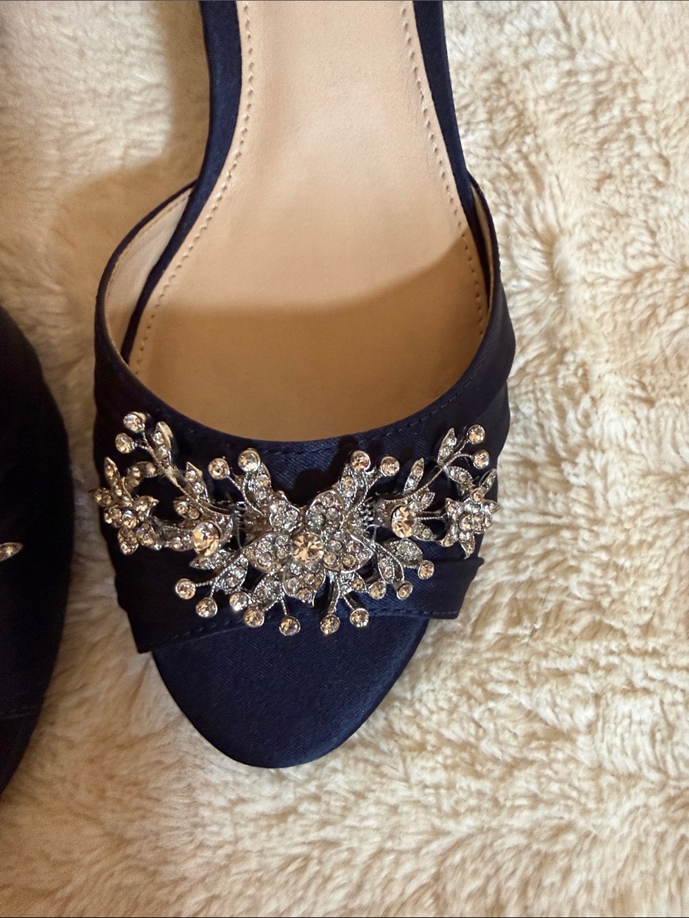 Nina New York Navy Blue Satin Peep Toe Wedge Heels Crystal Brooch Size 7.5M - Picture 8 of 8